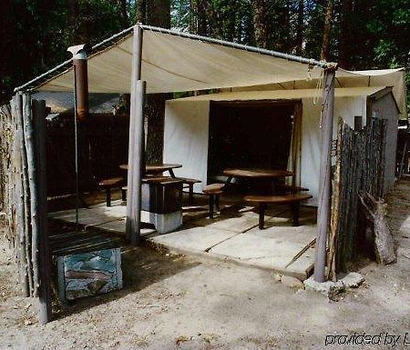 Housekeeping Camp Hotel Curry Village Ristorante foto